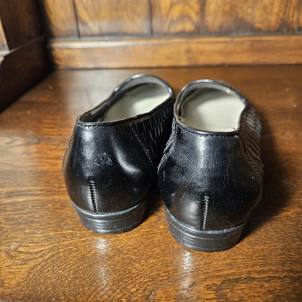 Trotters womens liz loafer black 8N.